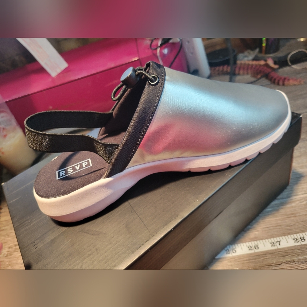 RSVP‎ NIB Women's Metallic Silver Nylon Shoe Size 7